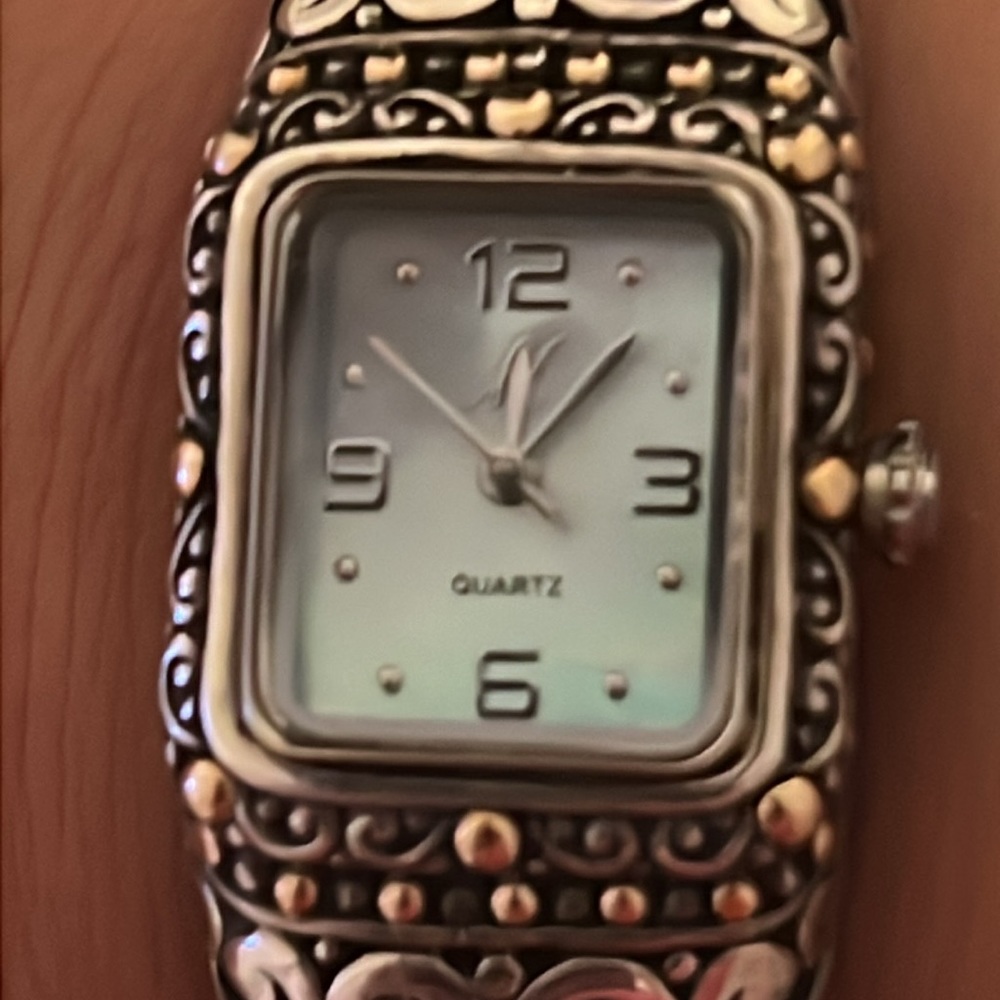 Luxury Solid 18K Gold Watch. Artisan-crafted of solid 18K Gold, Sterling Silver